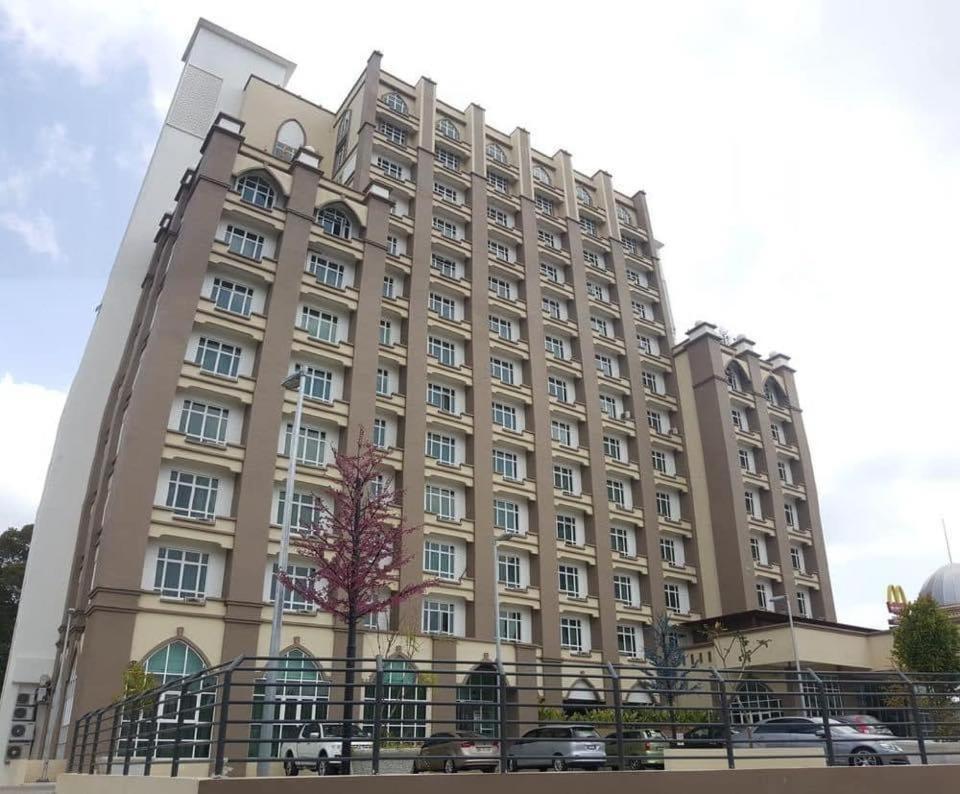 Risqi Apartment 2 Bedroom Wakaf Che Yeh Кота-Бару Екстер'єр фото