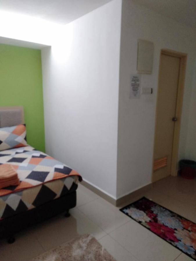 Risqi Apartment 2 Bedroom Wakaf Che Yeh Кота-Бару Екстер'єр фото