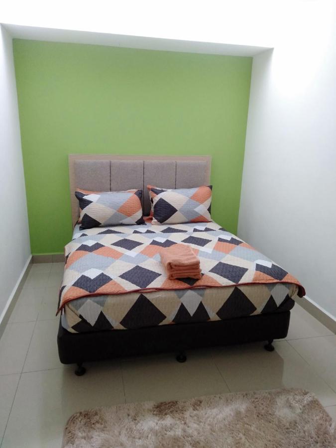 Risqi Apartment 2 Bedroom Wakaf Che Yeh Кота-Бару Екстер'єр фото
