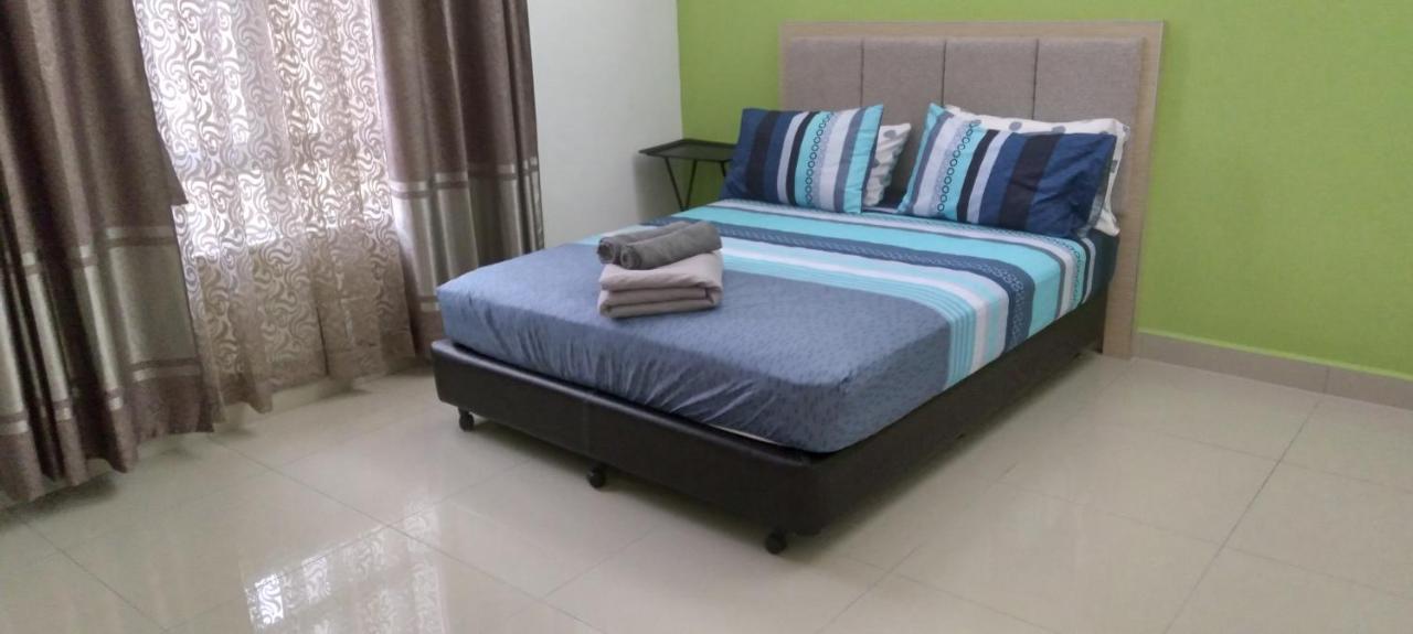 Risqi Apartment 2 Bedroom Wakaf Che Yeh Кота-Бару Екстер'єр фото
