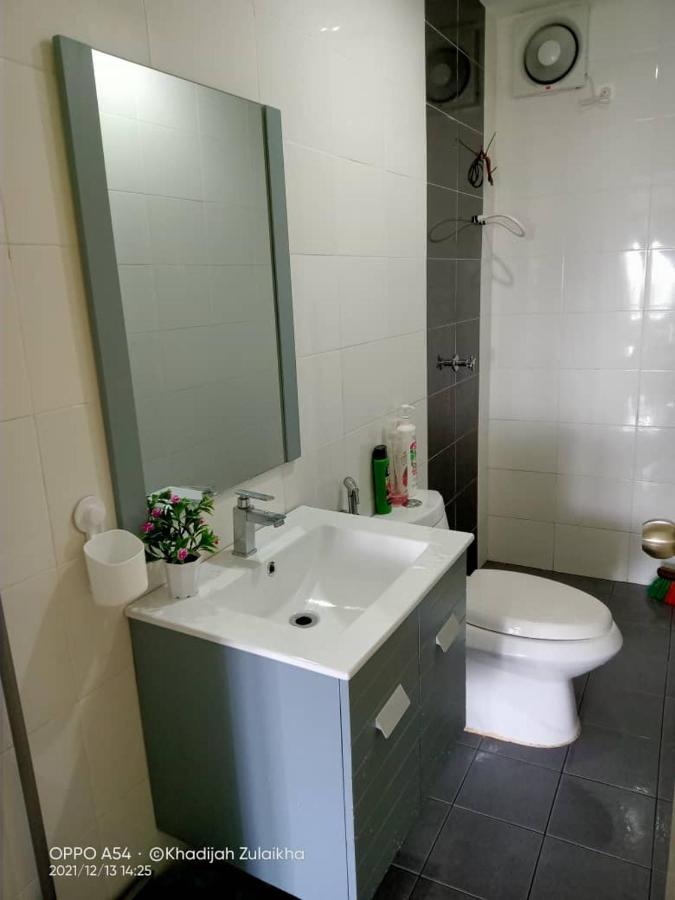Risqi Apartment 2 Bedroom Wakaf Che Yeh Кота-Бару Екстер'єр фото