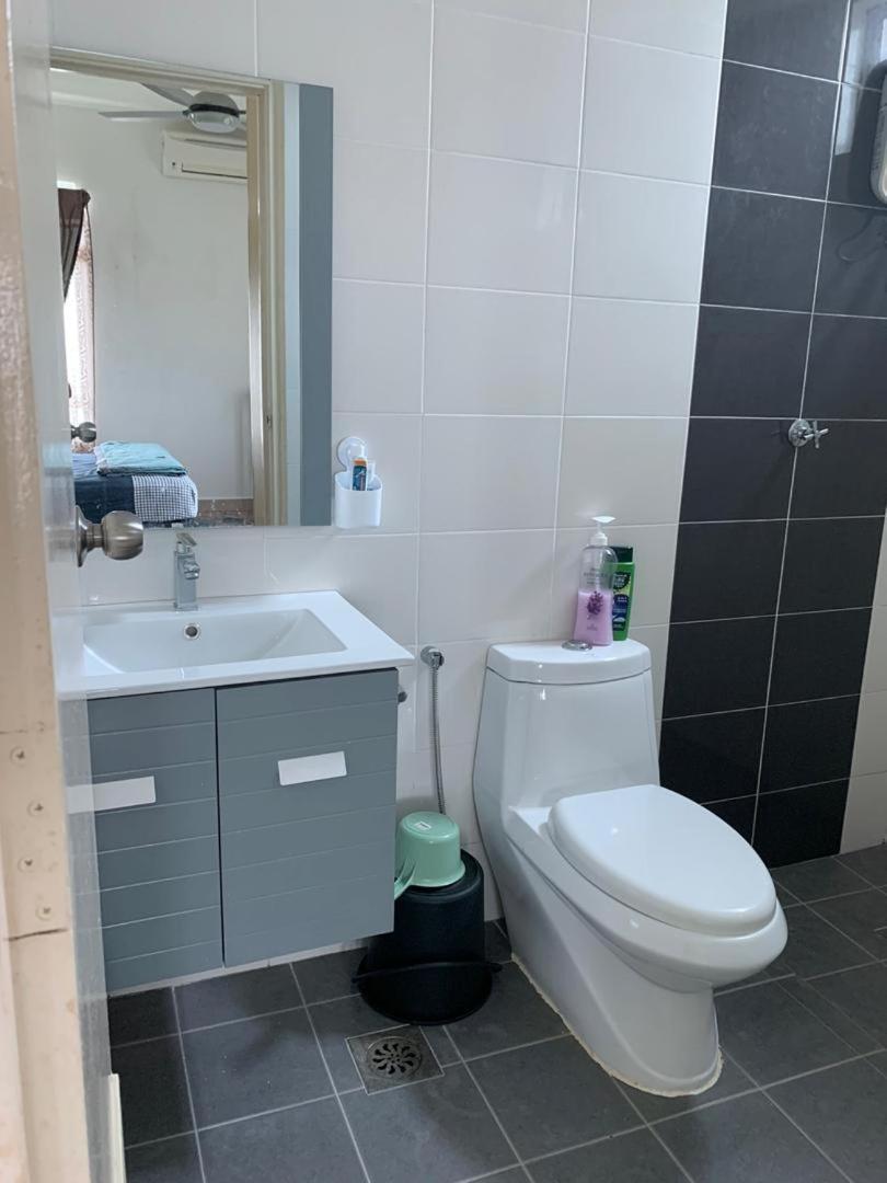 Risqi Apartment 2 Bedroom Wakaf Che Yeh Кота-Бару Номер фото
